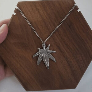 Boutique Silver Tone Pewter Plant Bud Leaf Pendant Necklace On Chain